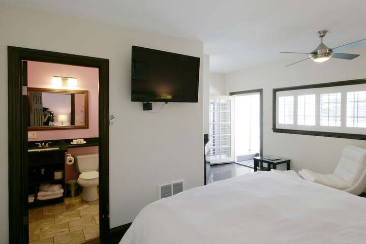 Malibu Country Inn
