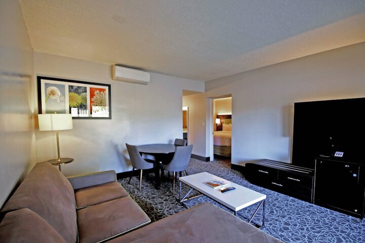 El Sendero Inn an Ascend Collection Hotel
