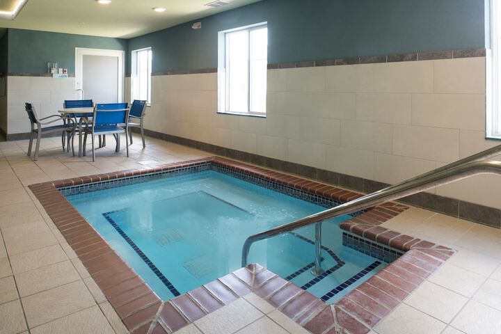 Holiday Inn Express Hotel & Suites Burlington by IHG