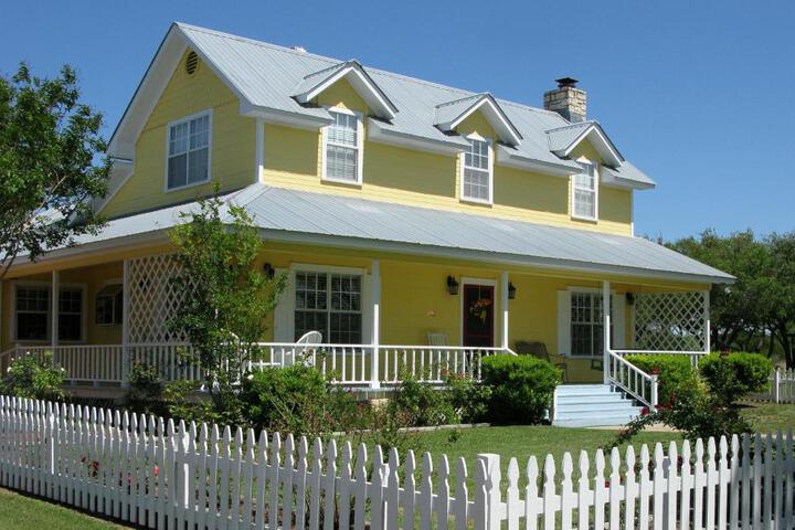 Yellow House B & B