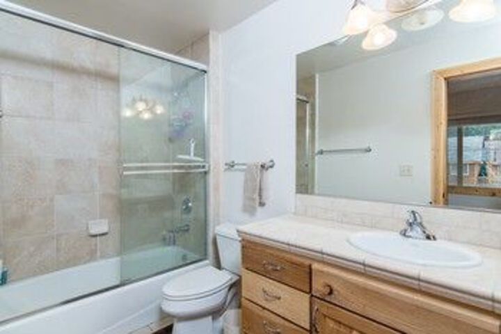 Spacious and Bright near Kings Beach by RedAwning