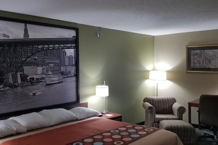 Super 8 by Wyndham Bellefontaine