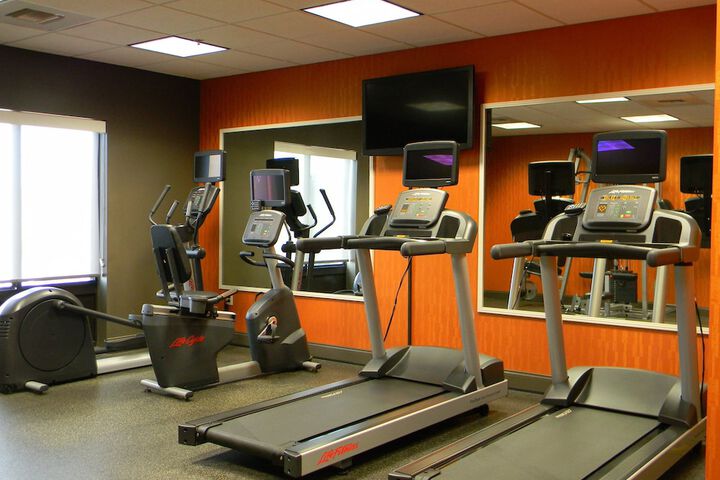 Holiday Inn Express & Suites Huntsville Airport by IHG