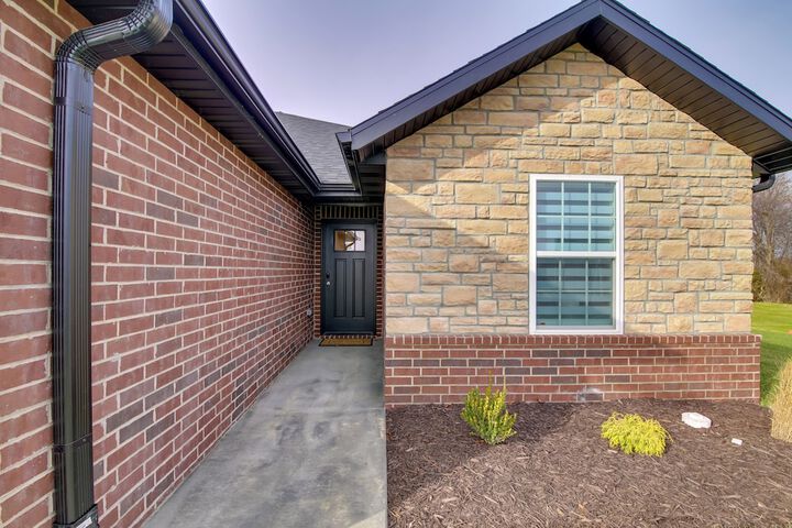 Charming Ozark Abode w / Yard & Pool Access