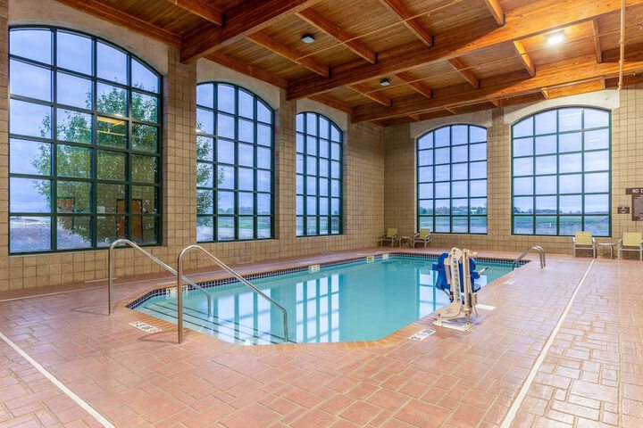 Holiday Inn Express & Suites Cedar Falls - Waterloo by IHG