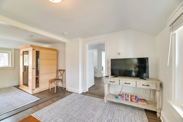 Spacious Naples Vacation Rental w / Private Hot Tub