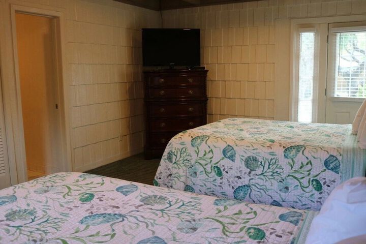 Room 35 of 83