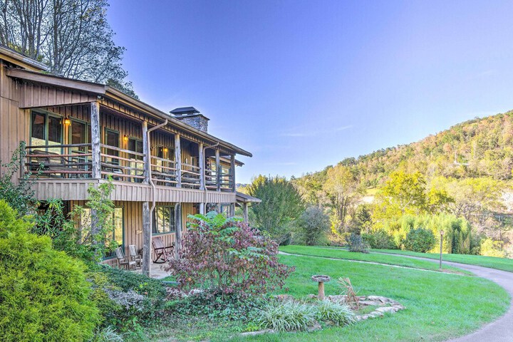 River Access + Mtn Views: Cullowhee Lodge!