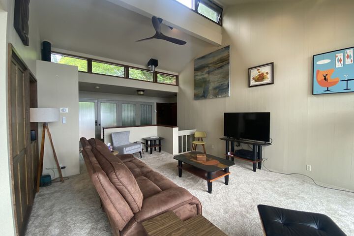 PNW MCM 155ft Private Waterfront Gem on Raft Island w / Hot Tub 3 Bedroom Home by RedAwning