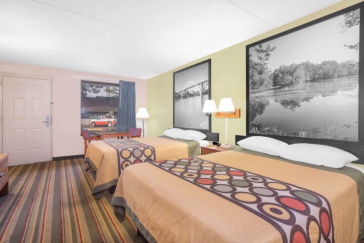 Room 9 of 13