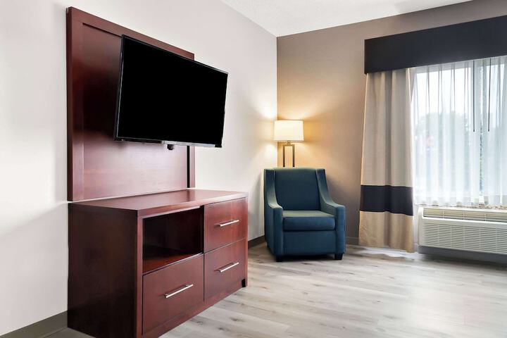 Room 28 of 47