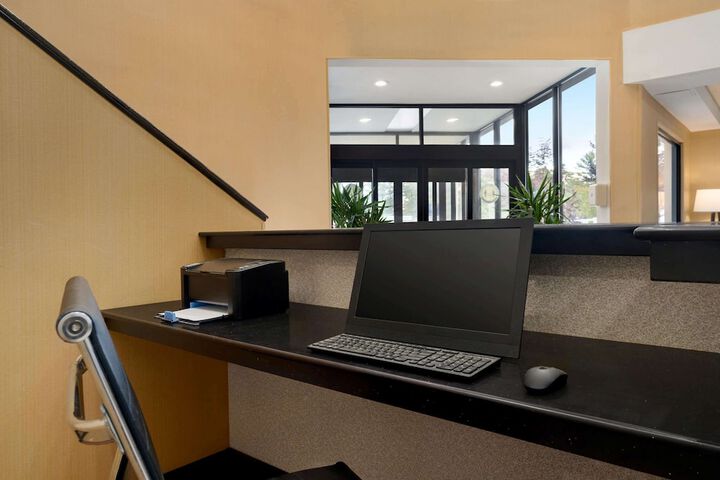 Business Center 34 of 34