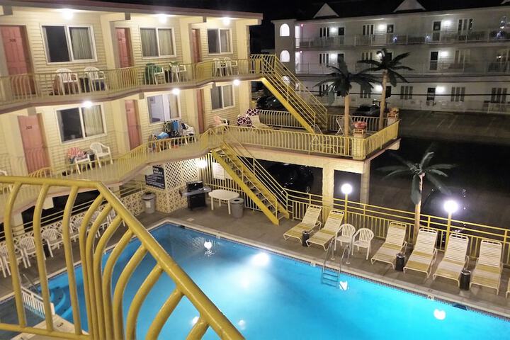 Golden Rail Motel