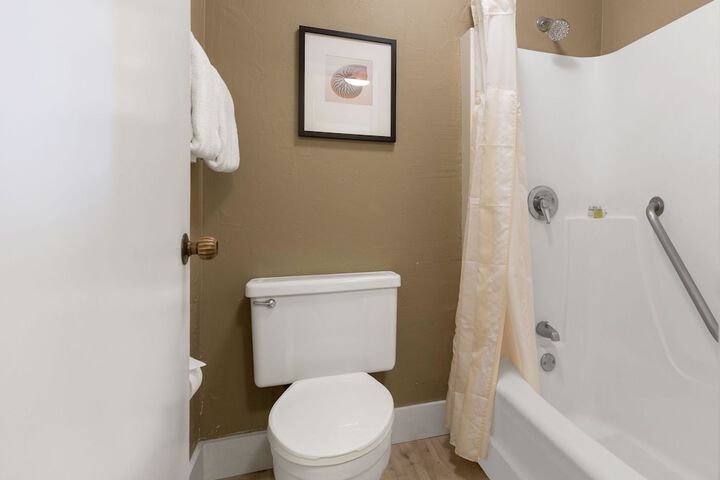 Plantation Hale Suites