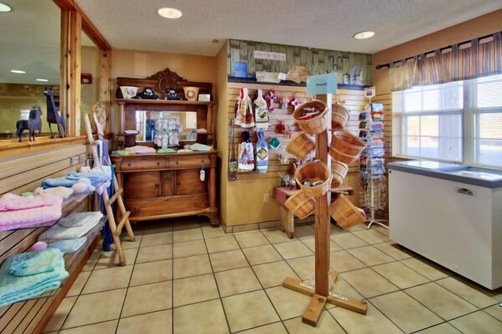 Gift Shop 26 of 27