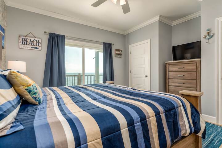Awake on the Gulf - Gulf Front! Gaze Up at the Stars From Your Large Deck While Listening To The Waves Crash. 4 Bedroom Home by RedAwning