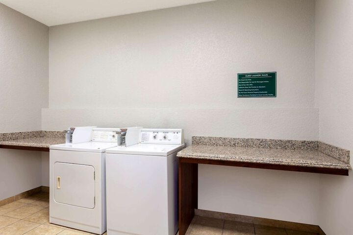 La Quinta Inn & Suites by Wyndham Port Orange / Daytona