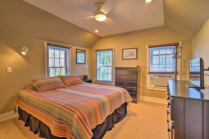 3-acre Lodge w / Snowmobile & Four-wheeling Trails