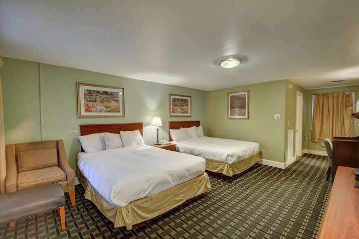 Colonial Motel