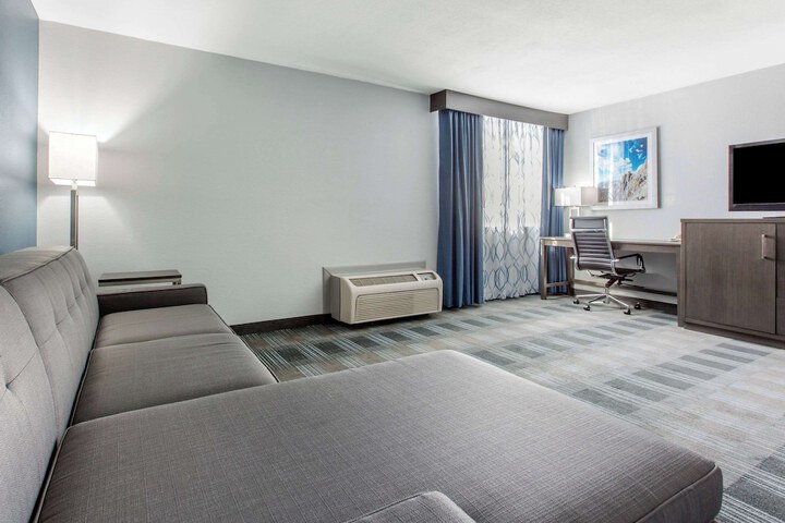 Room 25 of 61