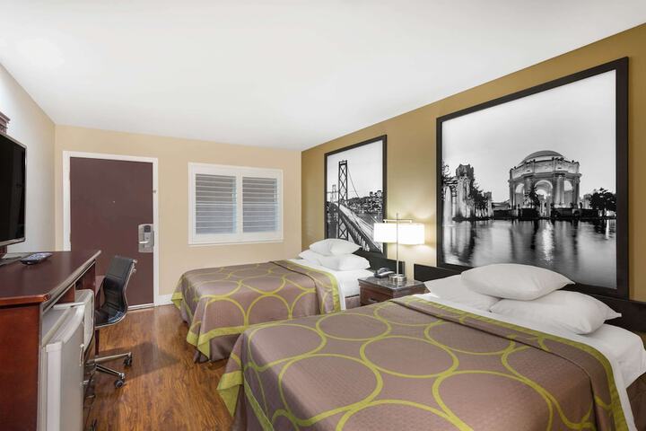 Super 8 by Wyndham Martinez