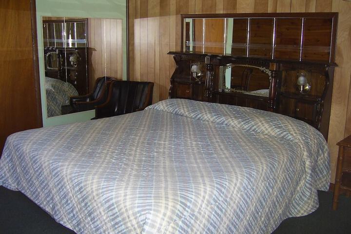 Room 9 of 24