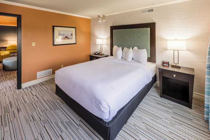 Room 13 of 36