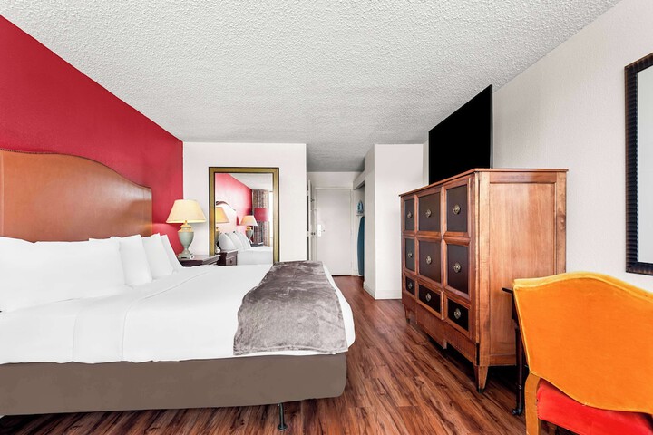 Room 14 of 26