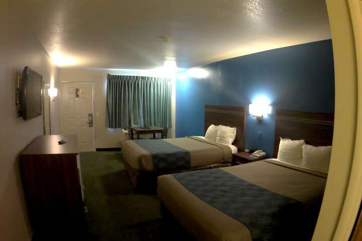 Room 23 of 38