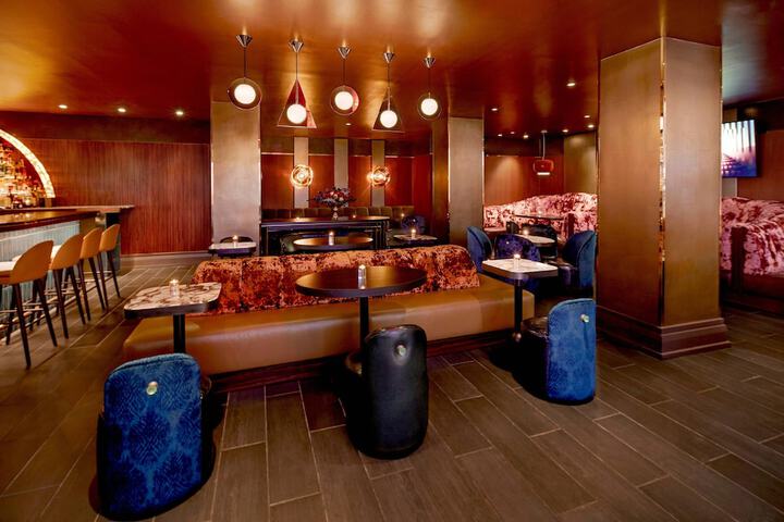 Lounge 62 of 75
