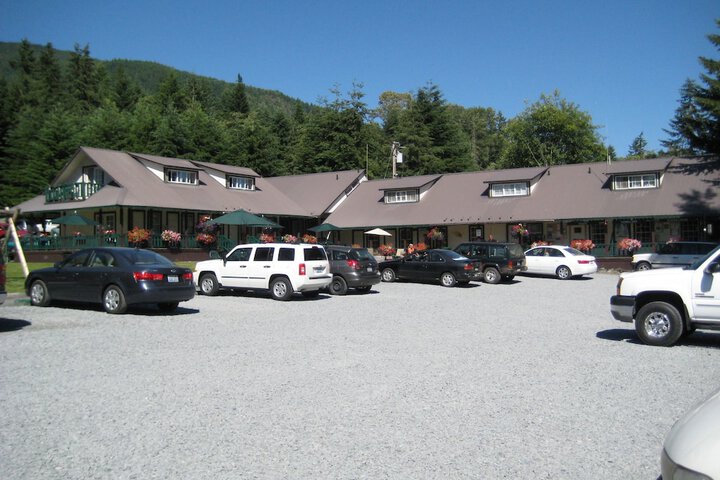 Whittakers Motel & Historic Bunkhouse