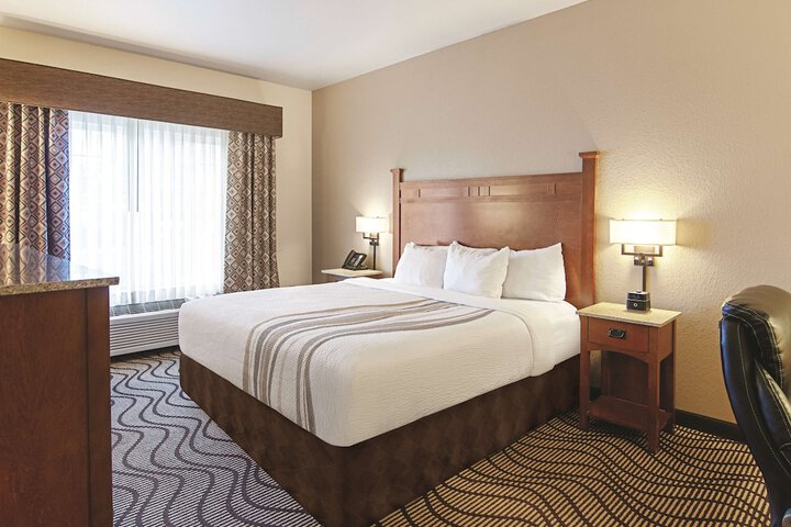 Best Western Plus Riverfront Hotel & Suites