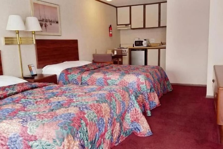 Room 10 of 25