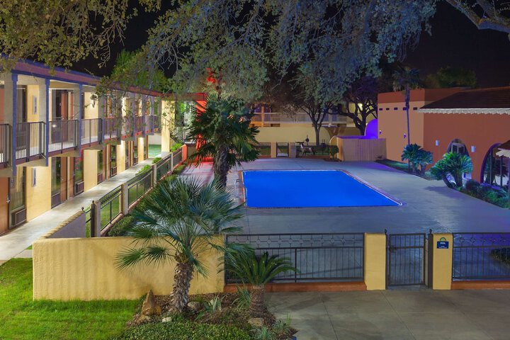 Pool 4 of 16