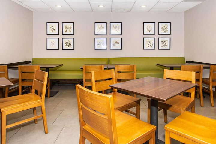 Country Inn & Suites by Radisson Rapid City, SD