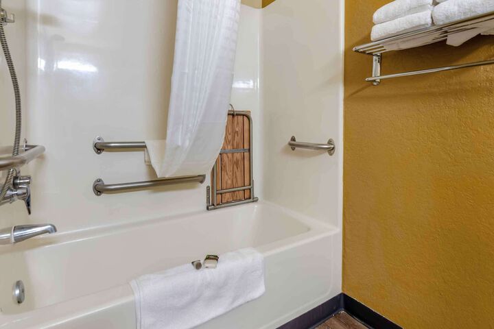 Room 15 of 28