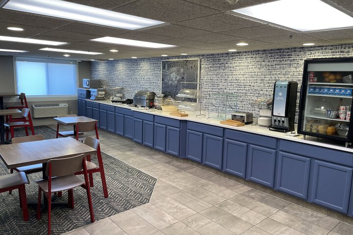 AmericInn by Wyndham Valley City - Conference Center
