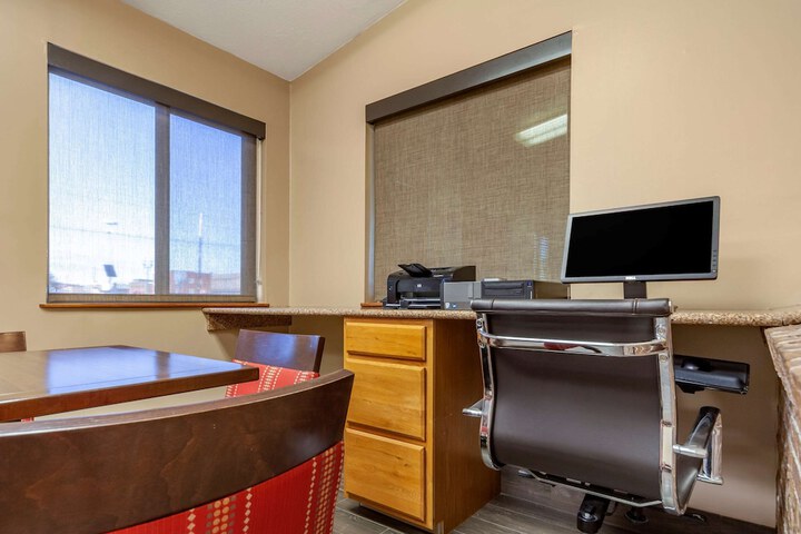 Business Center 36 of 36
