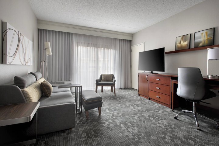 Courtyard by Marriott Lincroft Red Bank
