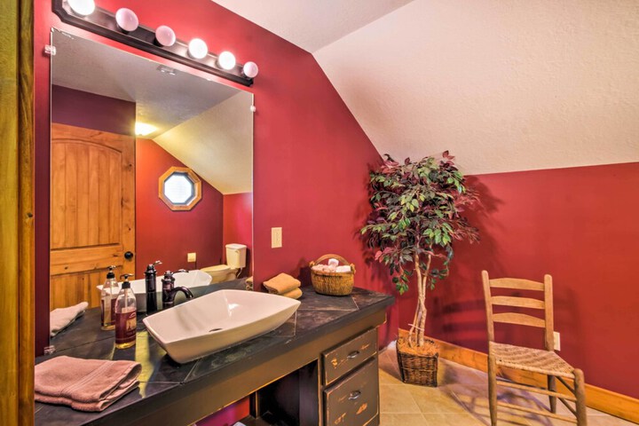 Tryon House w / Hot Tub - Near Equestrian Centers!