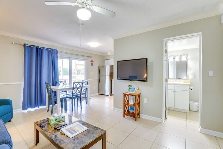 Sunlit Longboat Key Escape w / Private Resort Beach