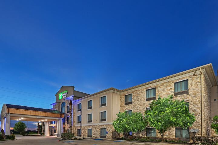 Hotel 4 of 75