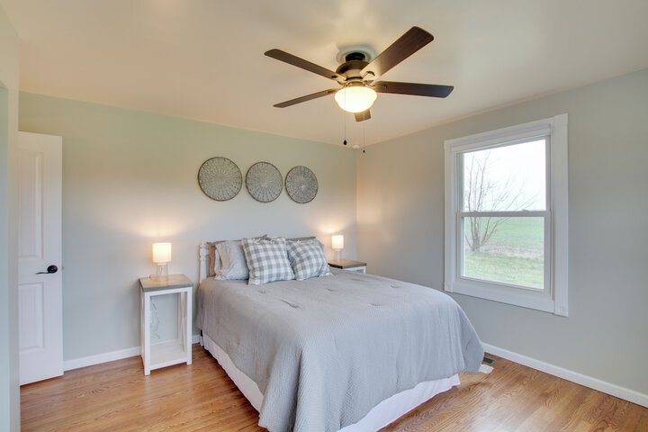 Chic Ste Genevieve Home w / Nice Interior Amenities