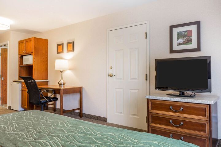 Comfort Inn & Suites South Burlington near University