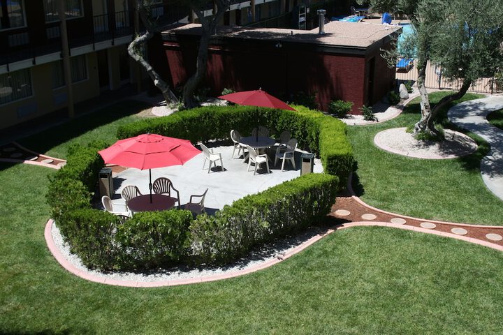 Hotel Exterior 40 of 46