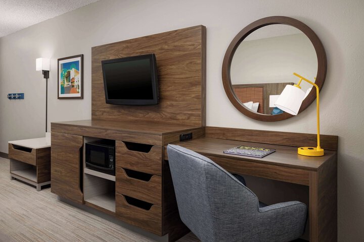 Room 12 of 25