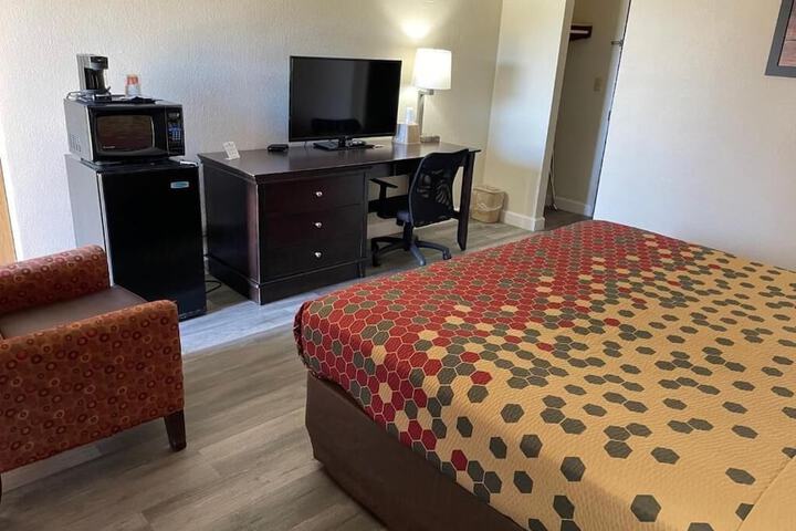 Perry Inn & Suites National Fairground I 75