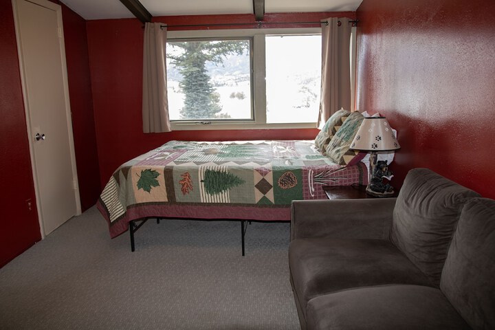 Room 47 of 164