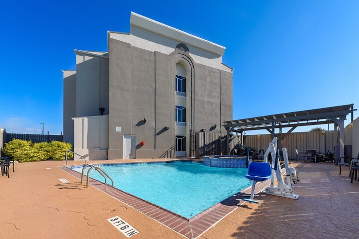 Holiday Inn Express Hotel & Suites Bastrop by IHG