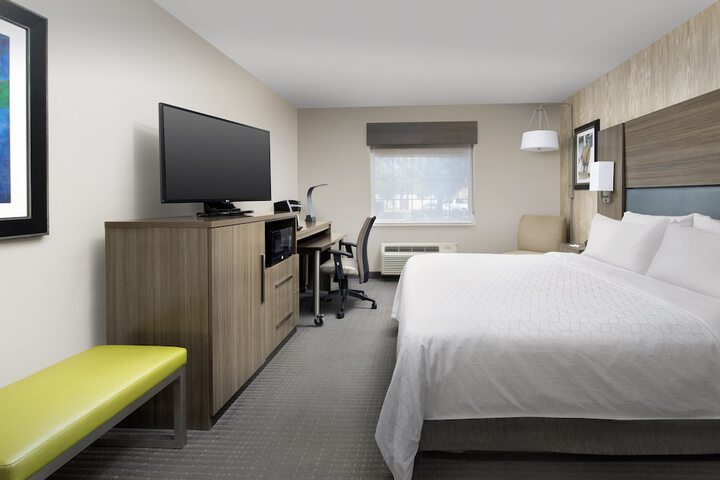 Room 20 of 33